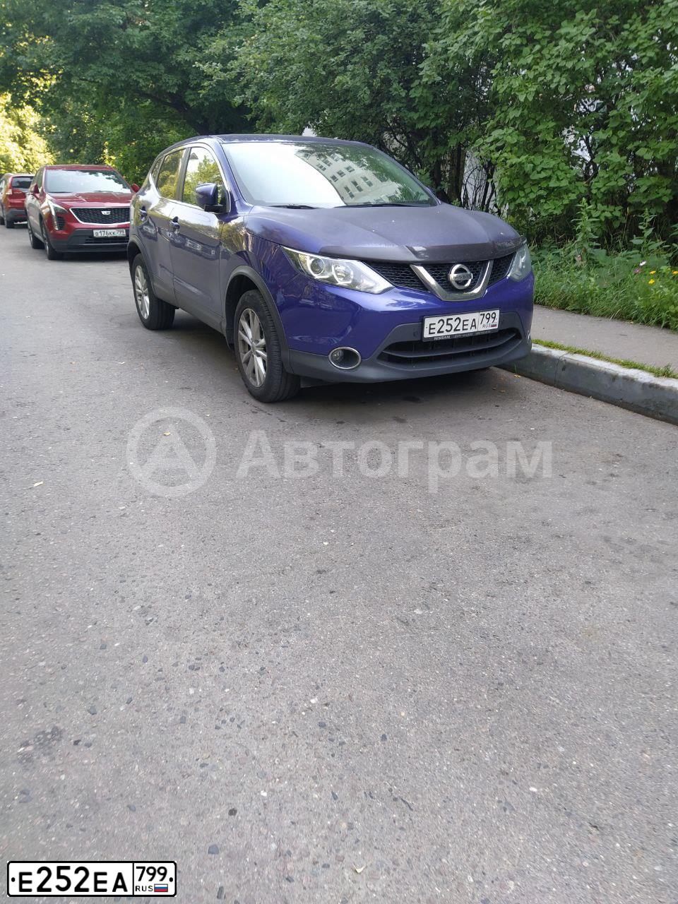 Фото автомобиля NISSAN QASHQAI, 2018 — госномер Е252ЕА799. Цвет: Темно-синий