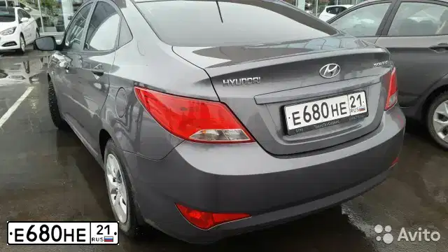 Фото автомобиля HYUNDAI SOLARIS, 2015 — госномер Е680НЕ21. Цвет: ТЕМНО-СЕРЫЙ