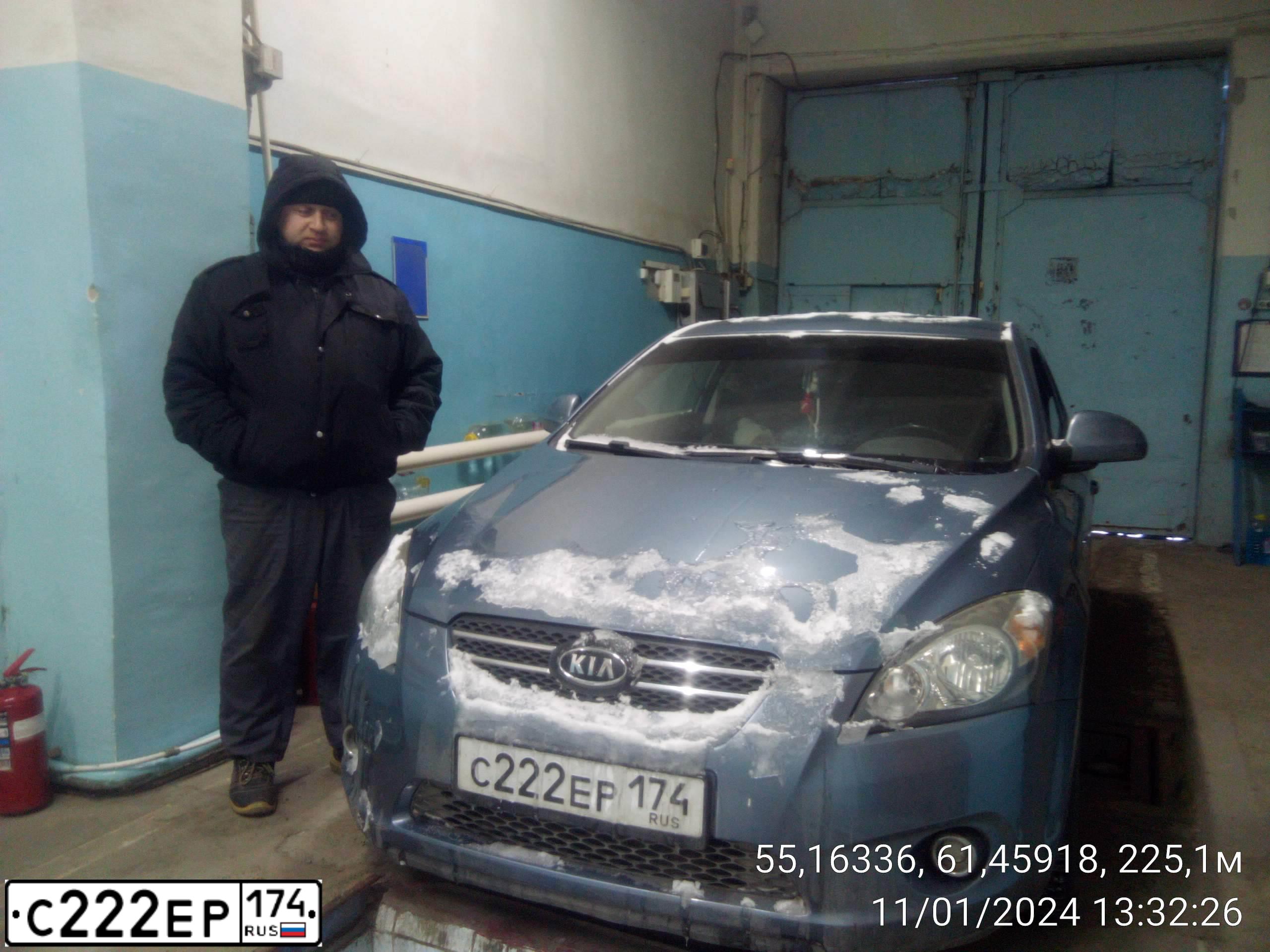 Фото автомобиля LADA 2110, 2004 — госномер С222ЕР174. Цвет: Серебристо-Желтый