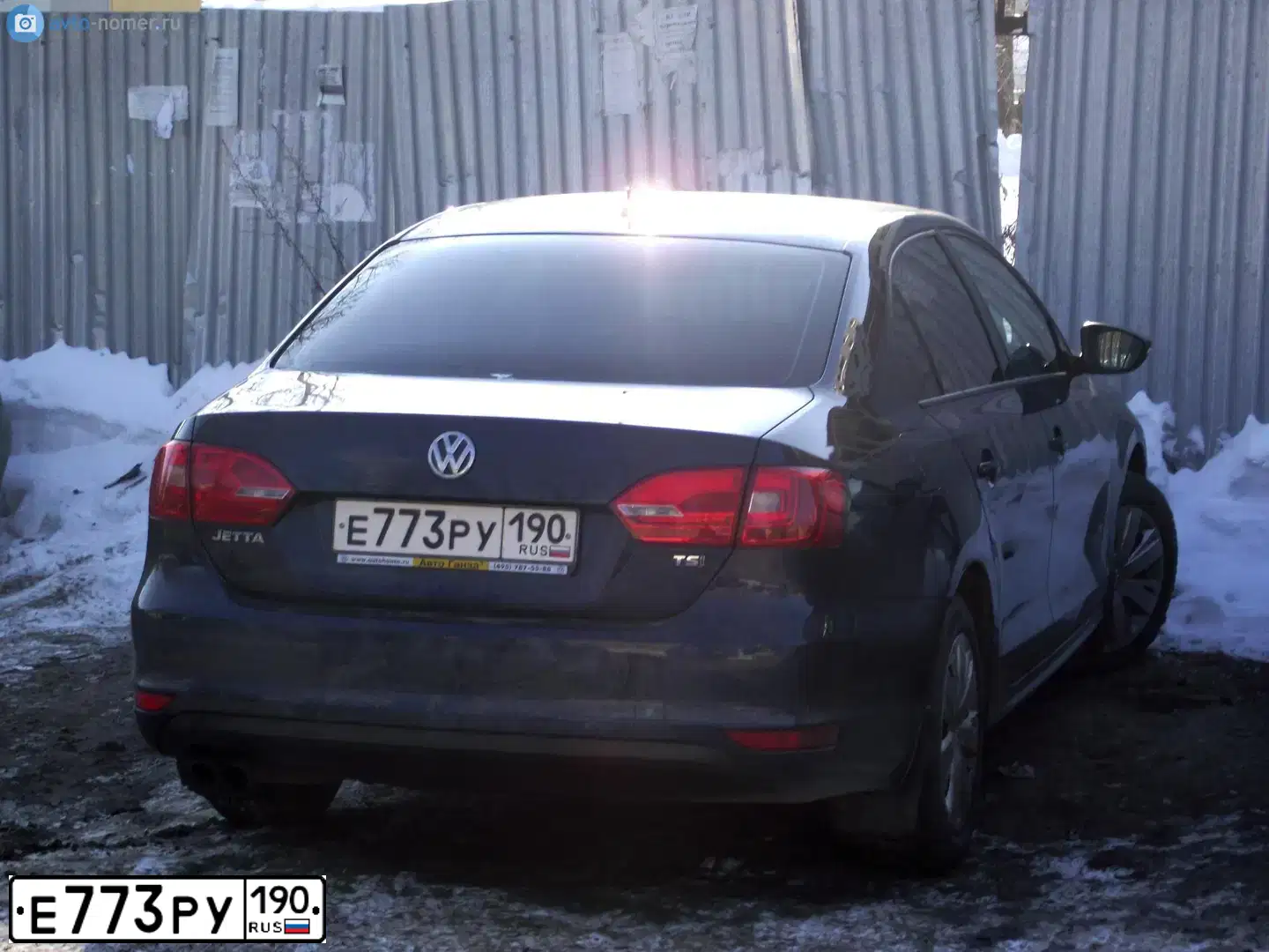 Фото автомобиля VOLKSWAGEN JETTA, 2011 — госномер Е773РУ190. Цвет: СИНИЙ