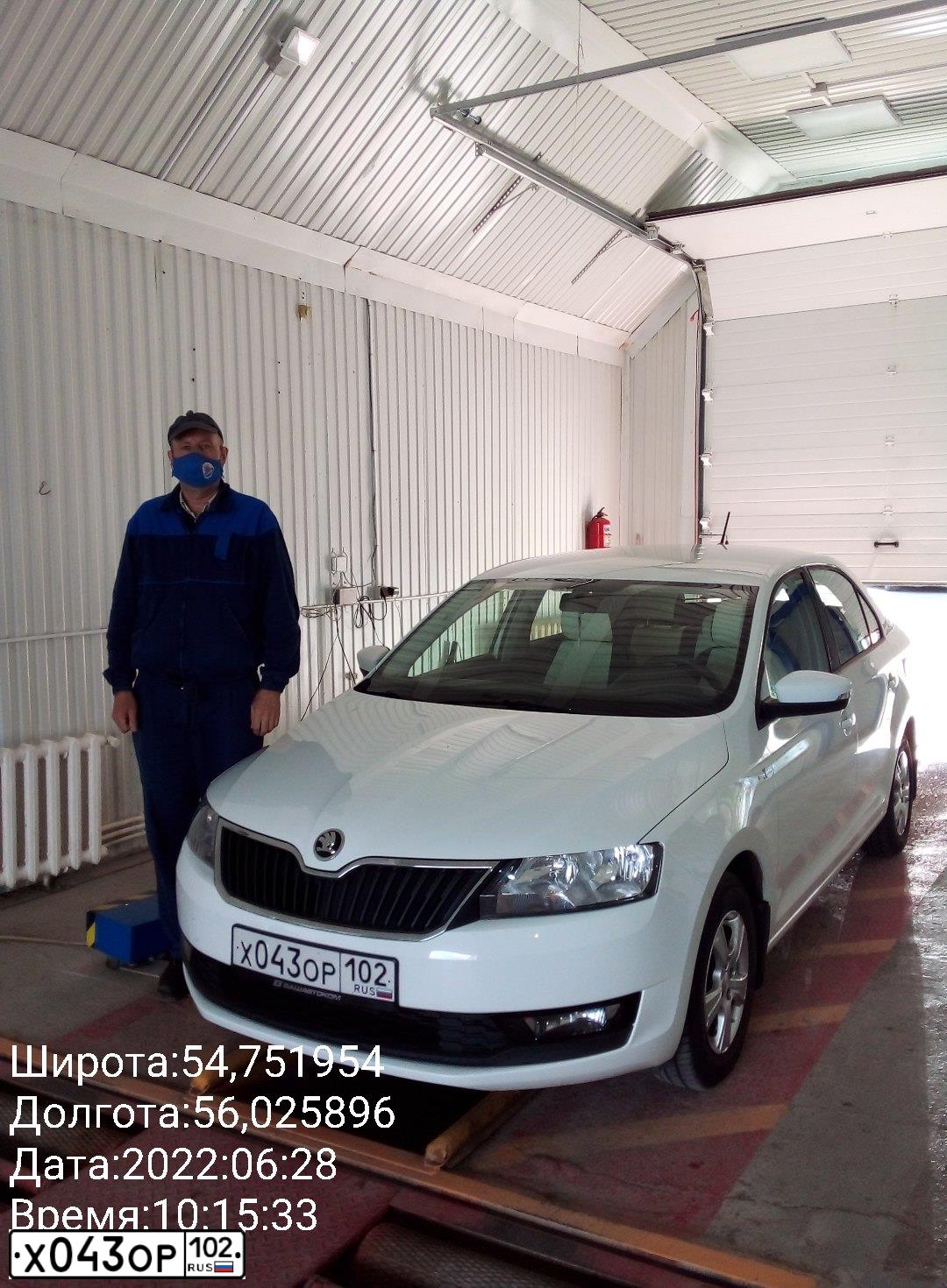 Фото автомобиля SKODA RAPID, 2018 — госномер Е720РМ702. Цвет: Белый