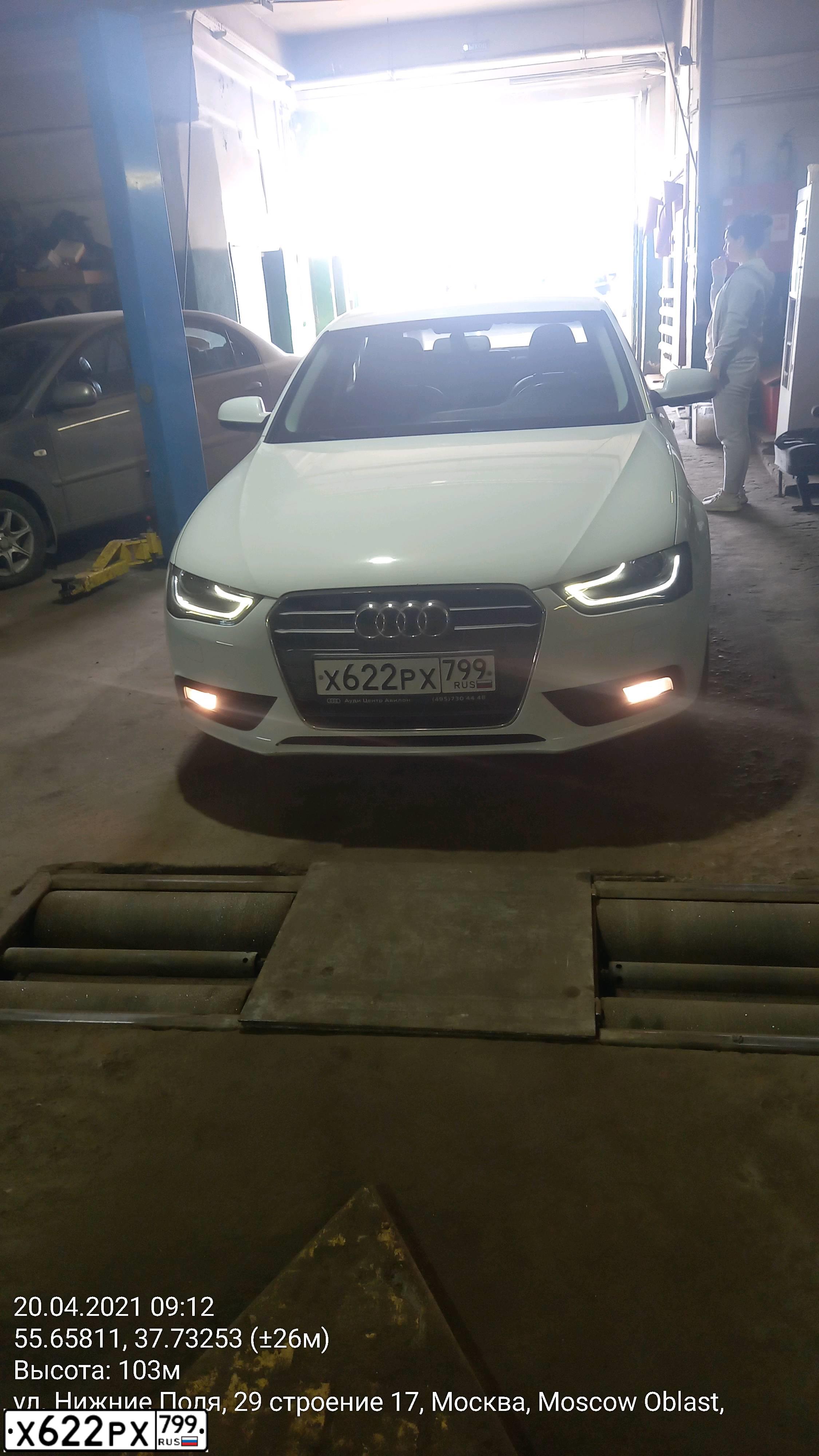 Фото автомобиля AUDI A4, 2015 — госномер Х622РХ799. Цвет: Белый