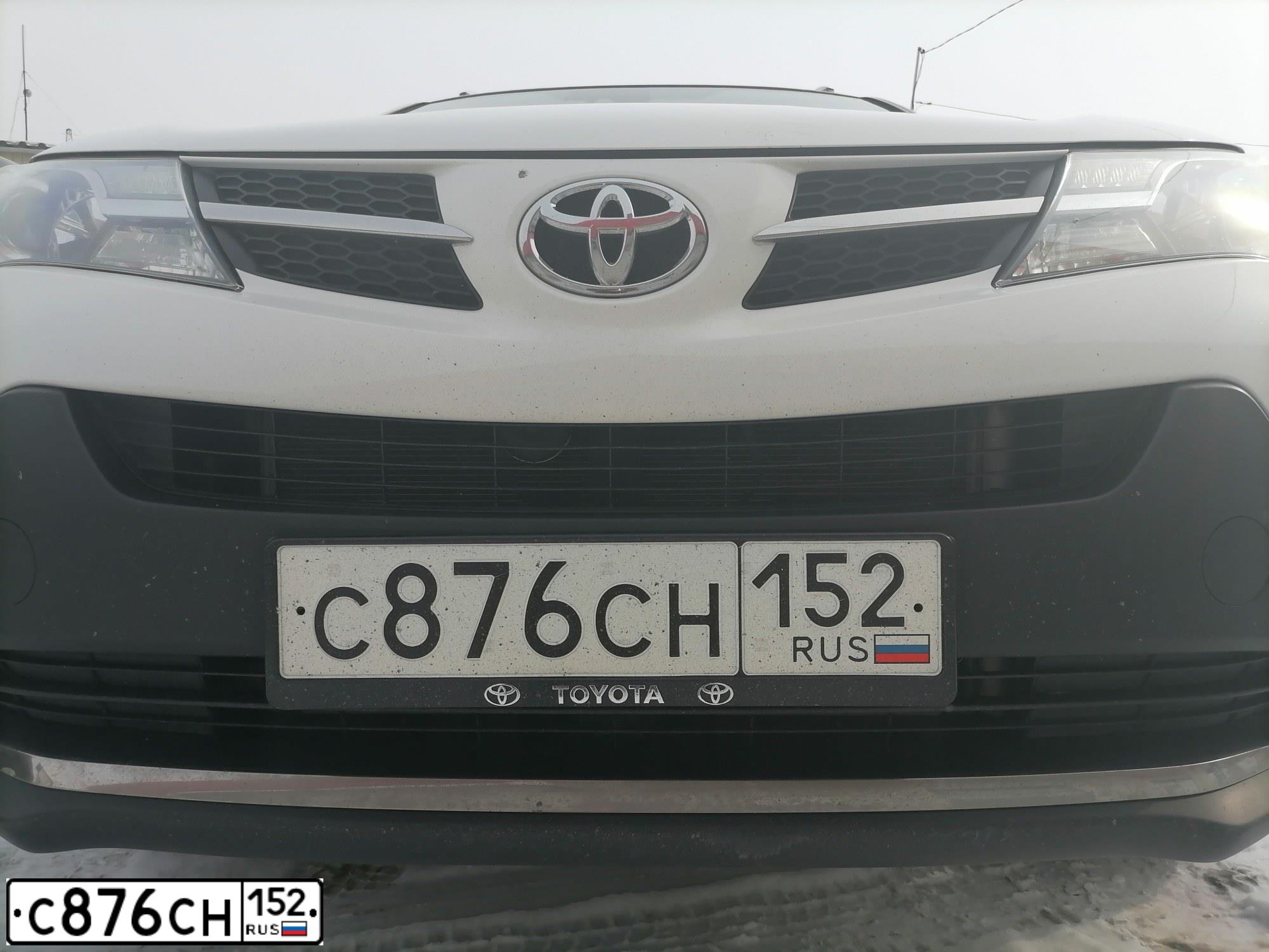 Фото автомобиля TOYOTA RAV4, 2012 — госномер А889ЕС138. Цвет: Белый