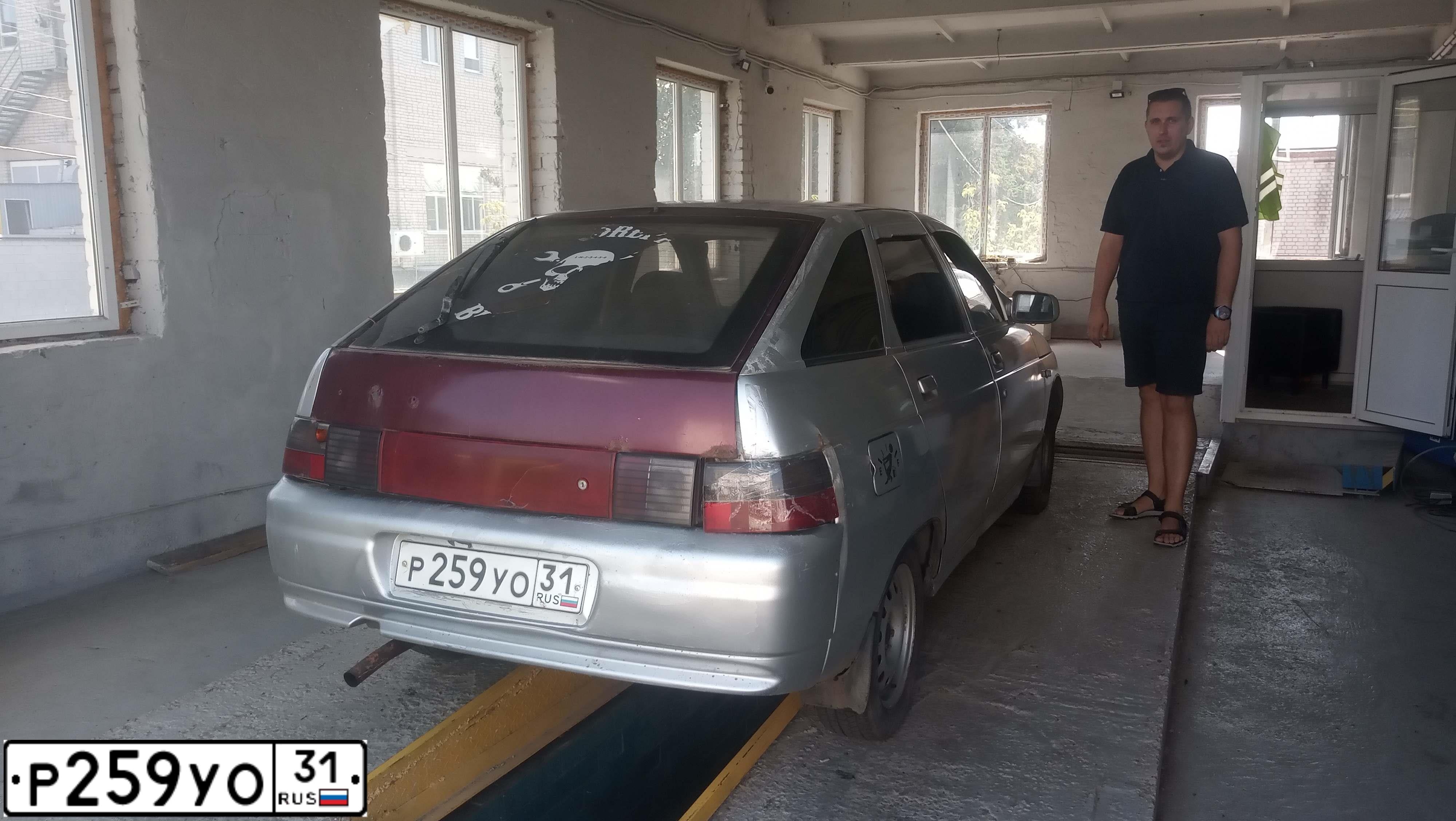 Фото автомобиля LADA 2112, 2002 — госномер Х038ЕН31. Цвет: СВЕТЛО СЕРЕБРИСТЫЙ МЕТАЛЛ
