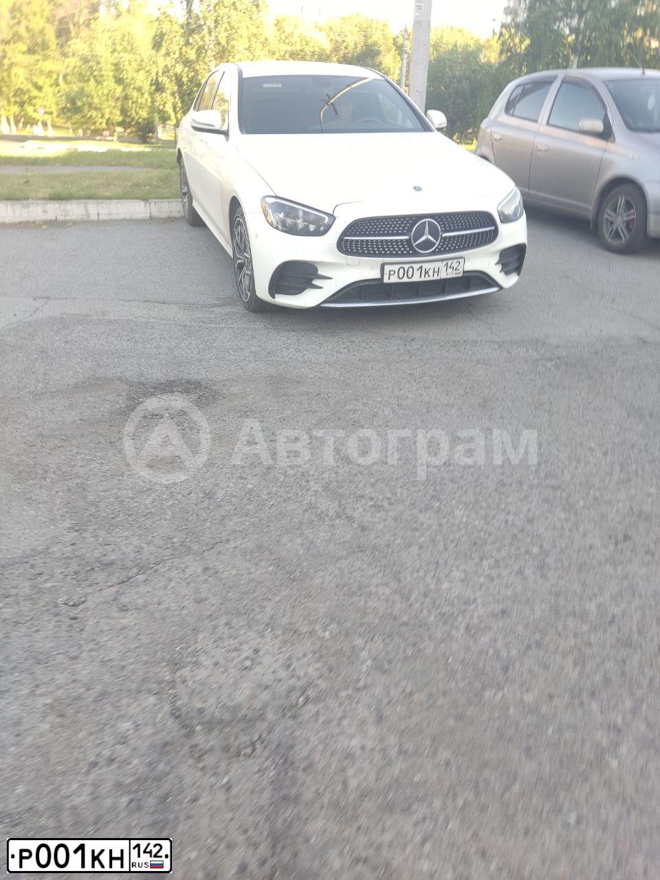 Фото автомобиля MERCEDES-BENZ E-CLASS, 2021 — госномер С649ТР196. Цвет: Белый