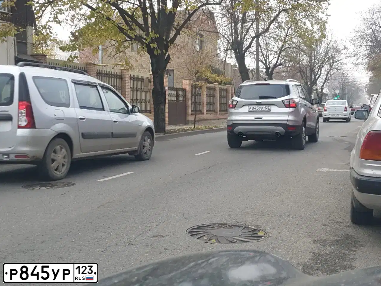 Фото автомобиля FORD KUGA, 2018 — госномер Р845УР123. Цвет: Серебристый