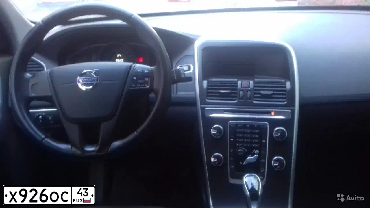 Фото автомобиля ВОЛЬВО XC60, 2014 — госномер М860УО60. Цвет: Серебристый