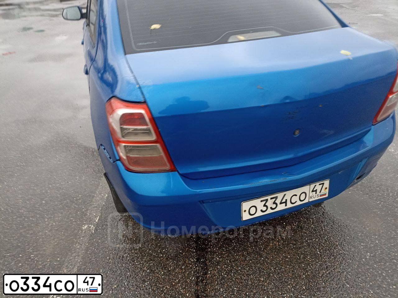 Фото автомобиля CHEVROLET COBALT, 2013 — госномер О334ОО47. Цвет: СИНИЙ