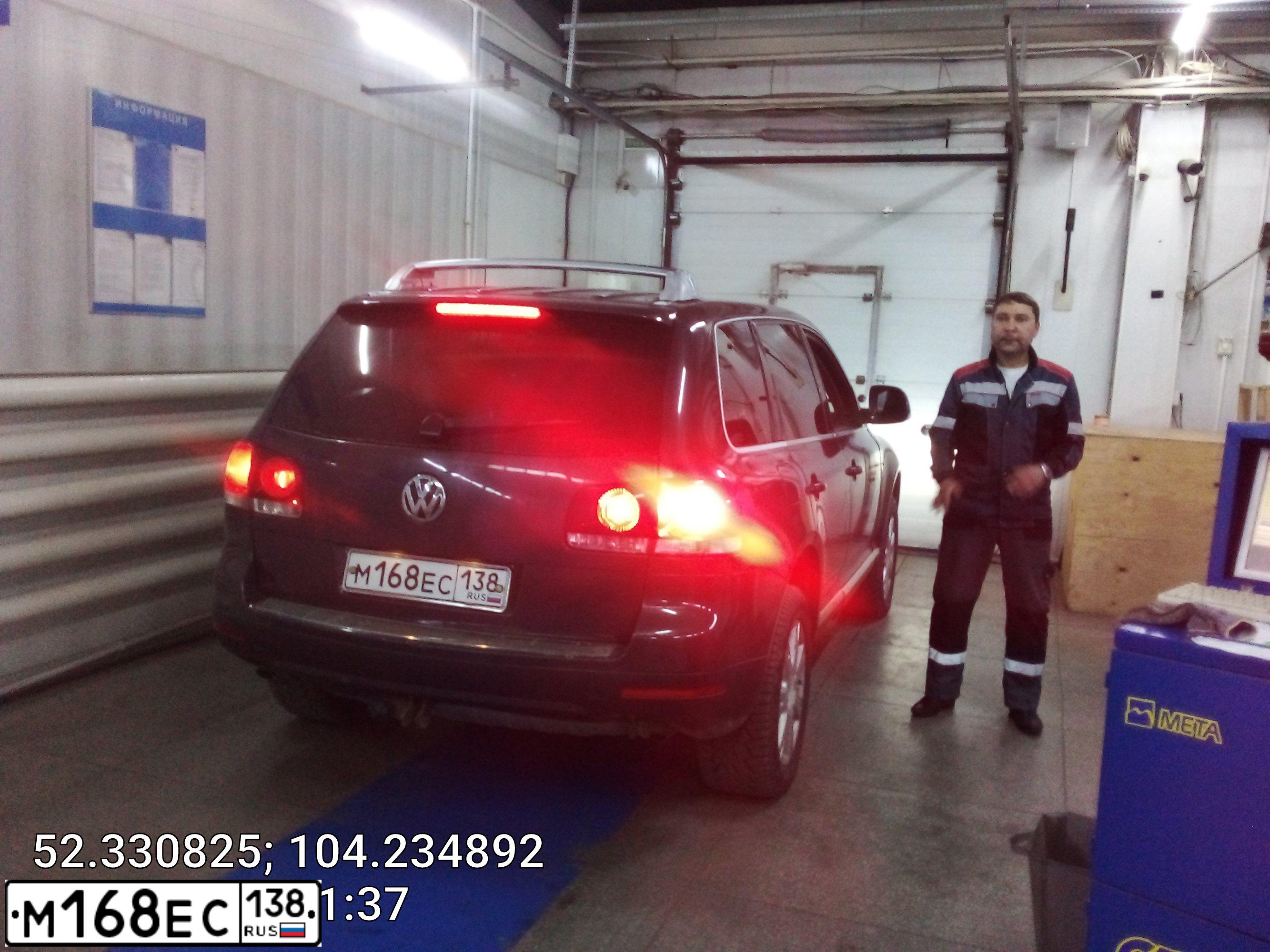 Фото автомобиля VOLKSWAGEN TOUAREG, 2008 — госномер К050АО190. Цвет: ЧЕРНЫЙ СЕРЫЙ