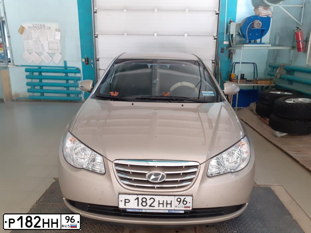 Фото автомобиля HYUNDAI ELANTRA, 2010 — госномер Р182НН96. Цвет: ЖЕЛТЫЙ