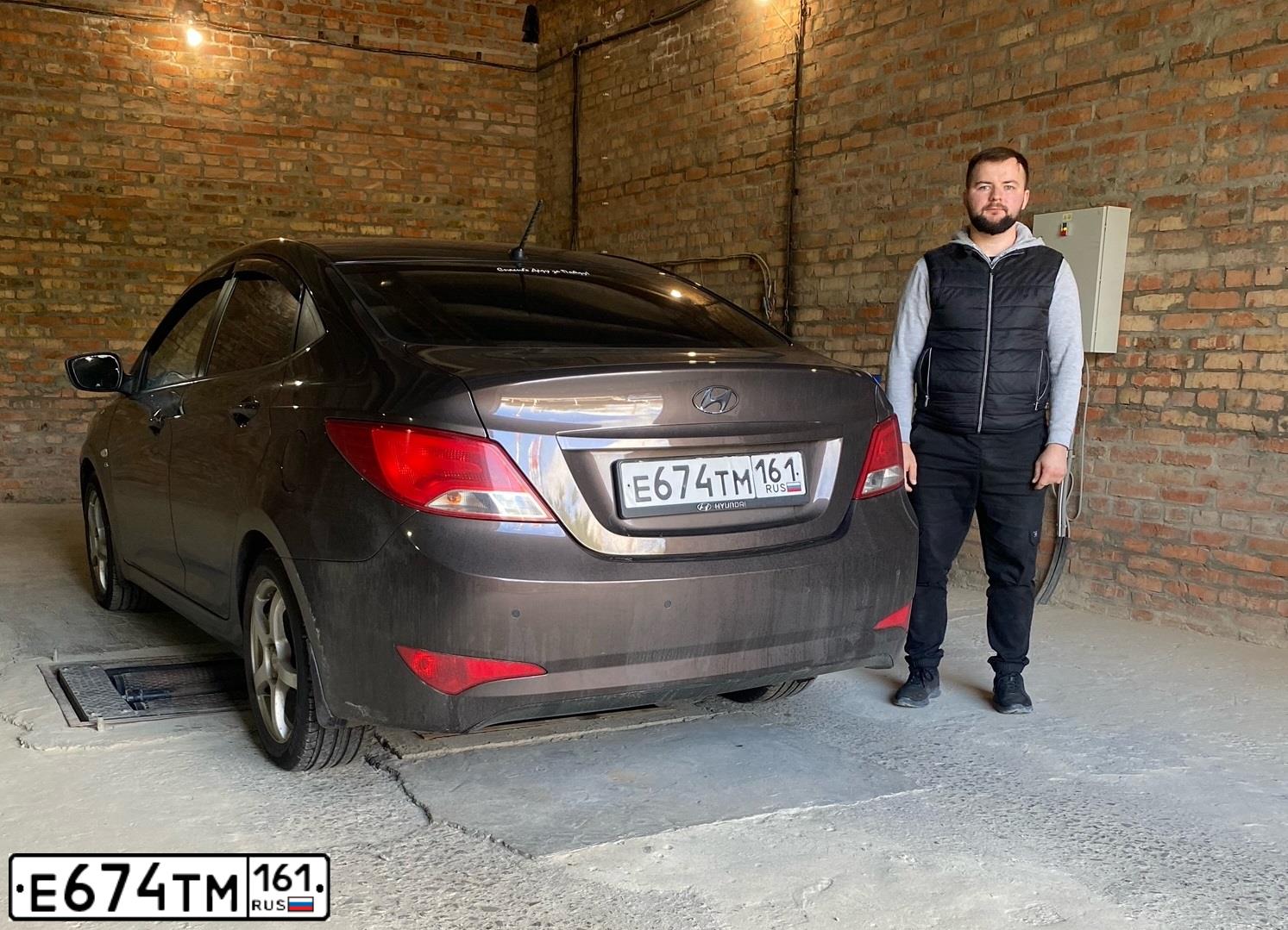 Фото автомобиля HYUNDAI SOLARIS, 2014 — госномер Е674ТМ161. Цвет: КОРИЧНЕВЫЙ