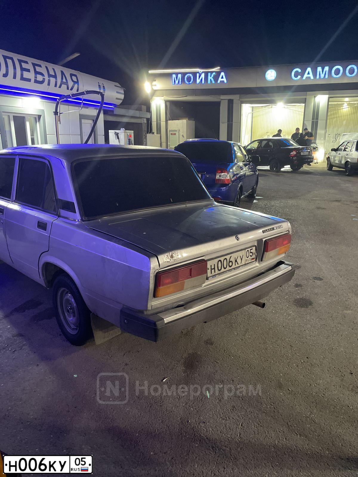 Фото автомобиля BMW SERIE 5, 2006 — госномер Е666МХ05. Цвет: СЕРЕБРИСТЫЙ