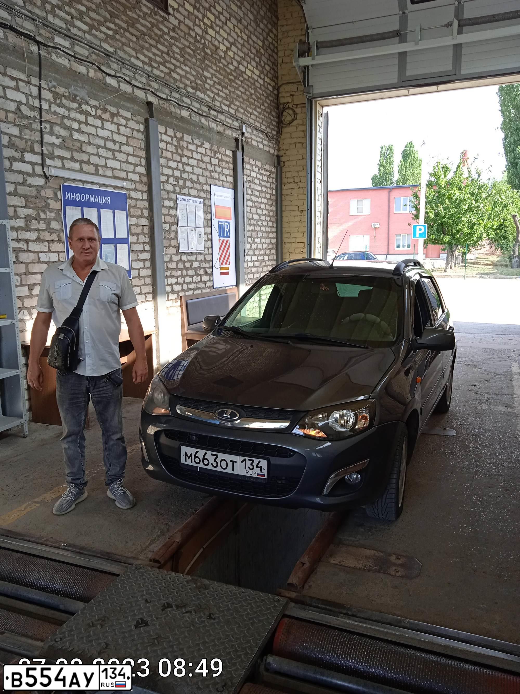 Фото автомобиля LADA 2192 KALINA, 2014 — госномер В554АУ134. Цвет: серебристо темно серый