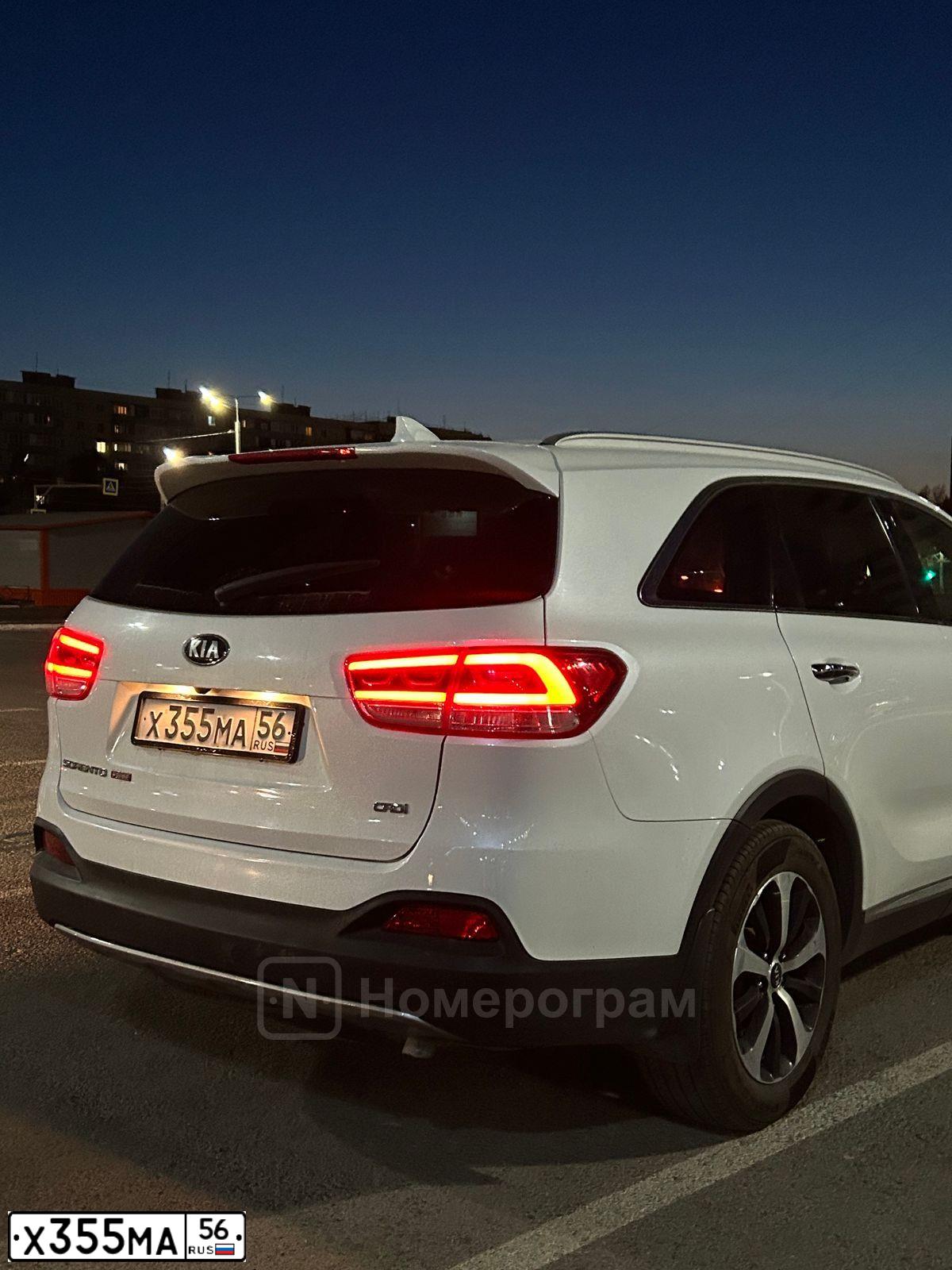 Фото автомобиля KIA SORENTO, 2017 — госномер Х355МА56. Цвет: БЕЛЫЙ
