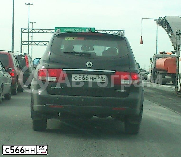 Фото автомобиля SSANGYONG KYRON, 2008 — госномер С566НН55. Цвет: ЧЕРНЫЙ МЕТАЛЛИК