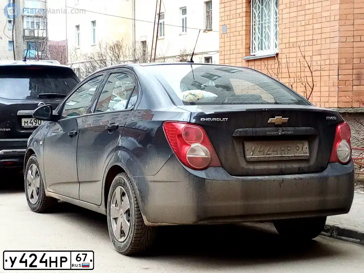 Фото автомобиля CHEVROLET AVEO, 2014 — госномер У424НР67. Цвет: ЧЕРНЫЙ