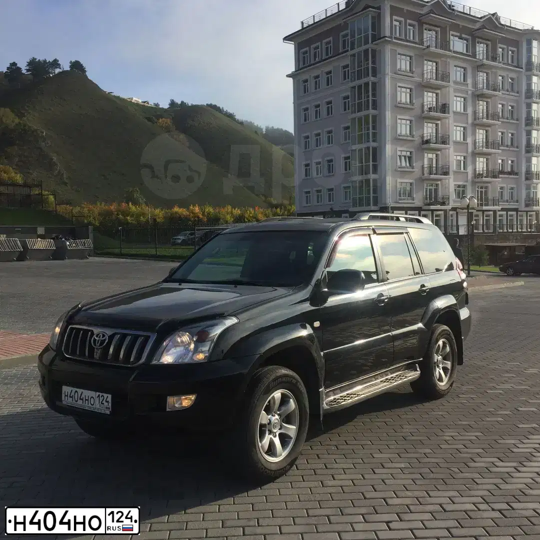 Фото автомобиля TOYOTA LANDCRUISER, 2008 — госномер Н404НО124. Цвет: ЧЕРНЫЙ