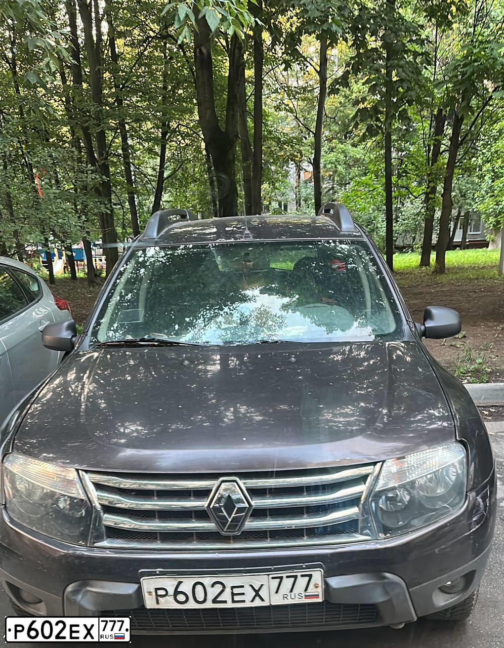 Фото автомобиля RENAULT DUSTER, 2014 — госномер Р602ЕХ777. Цвет: КОРИЧНЕВЫЙ ТЕМНЫЙ