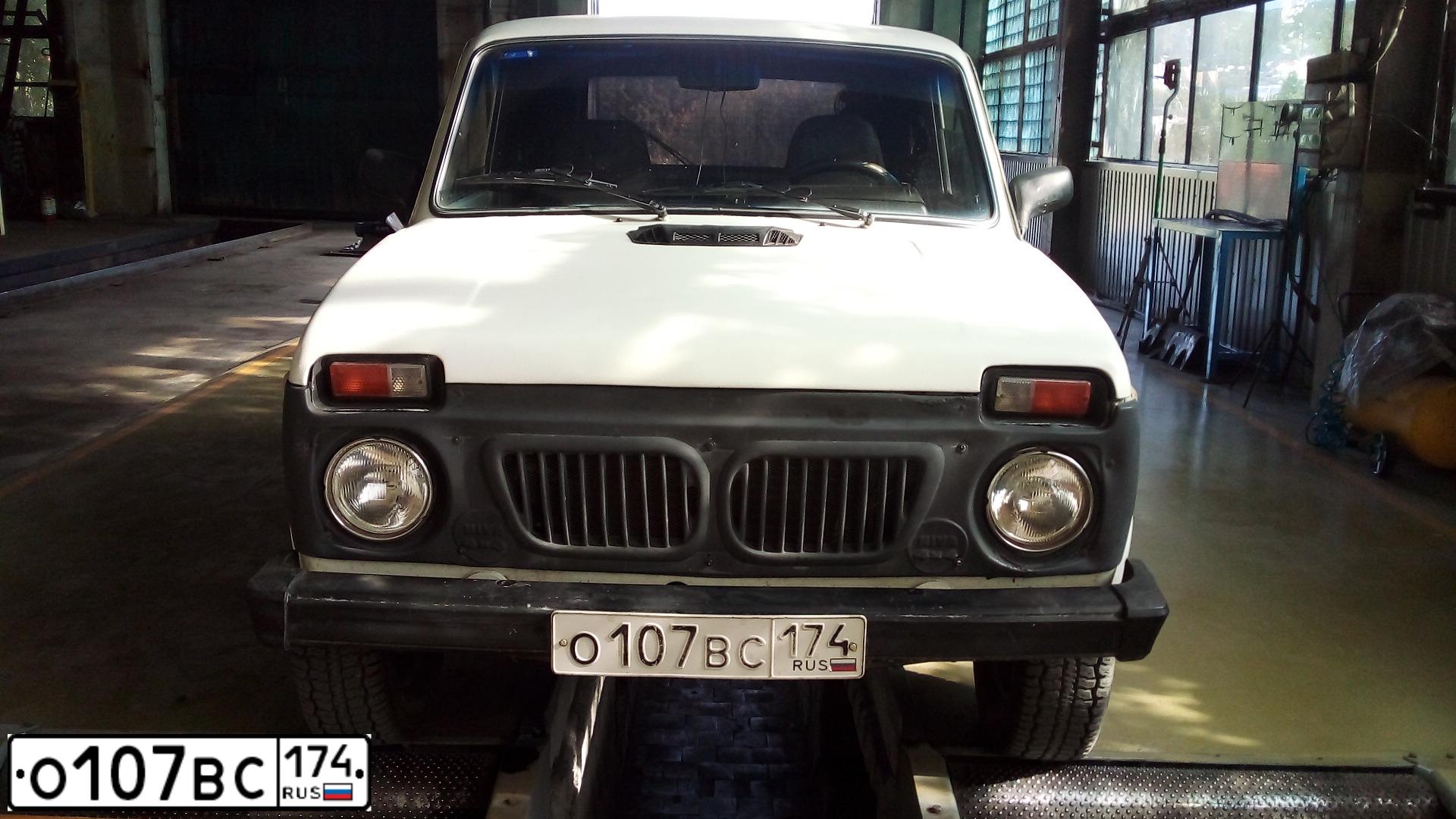 Фото автомобиля LADA 2121 NIVA, 1996 — госномер О107ВС174. Цвет: БЕЛЫЙ