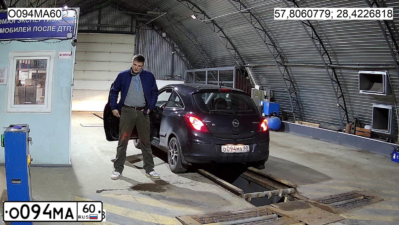 Фото автомобиля OPEL CORSA, 2007 — госномер О094МА60. Цвет: ЧЕРНЫЙ