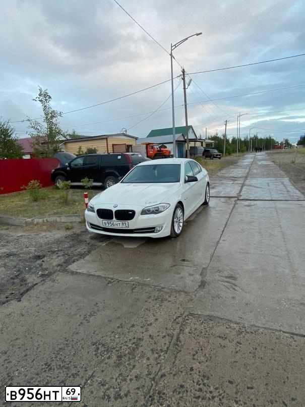 Фото автомобиля VOLKSWAGEN TOUAREG, 2009 — госномер С687МХ51. Цвет: ЧЕРНЫЙ