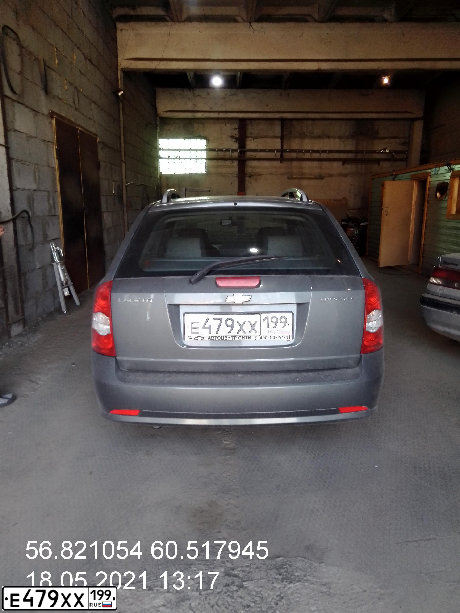 Фото автомобиля CHEVROLET LACETTI, 2010 — госномер Н383ТХ196. Цвет: СЕРЫЙ
