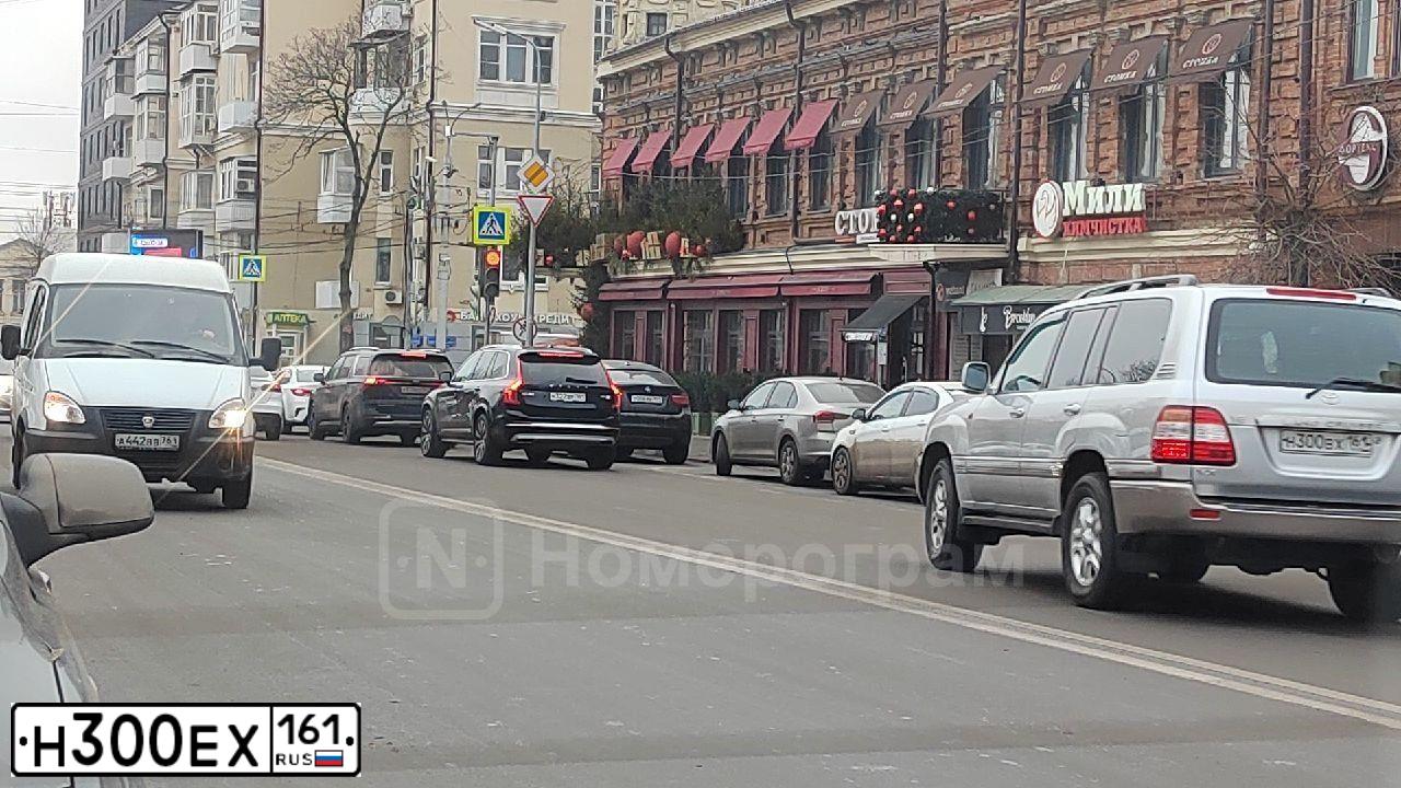 Фото автомобиля MAZDA 3, 2007 — госномер Н300ЕХ161. Цвет: ЧЕРНЫЙ