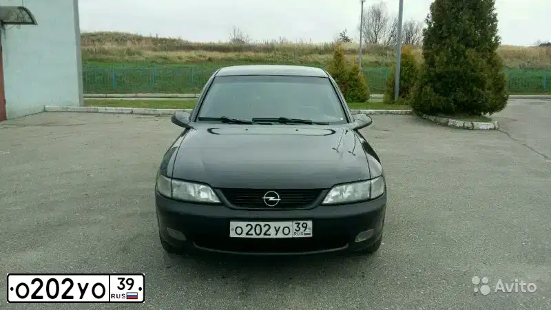 Фото автомобиля OPEL VECTRA, 1994 — госномер О202УО39. Цвет: ЗЕЛЕНЫЙ