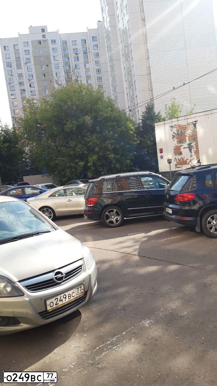 Фото автомобиля OPEL ZAFIRA, 2011 — госномер О249ВС77. Цвет: БЕЖЕВЫЙ