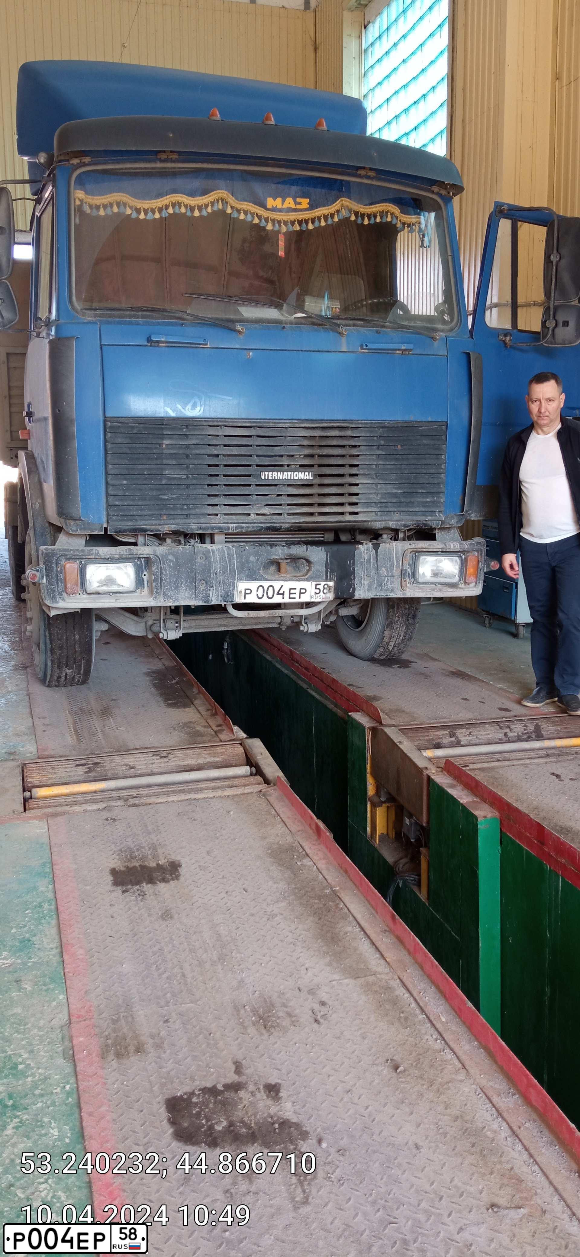 Фото автомобиля MAZ 5432 /4X2/, 2006 — госномер Р004ЕР58. Цвет: СИНИЙ