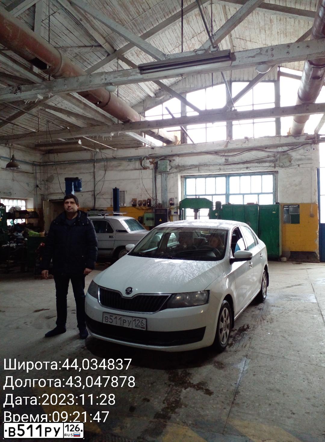 Фото автомобиля SKODA RAPID, 2017 — госномер В511РУ126. Цвет: БЕЛЫЙ
