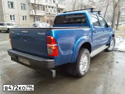 Фото автомобиля TOYOTA HILUX, 2015 — госномер В472КО196. Цвет: СИНИЙ