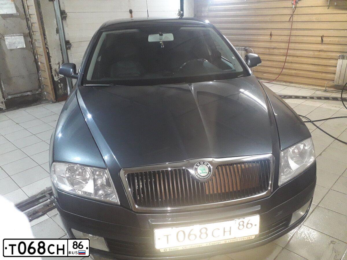 Фото автомобиля SKODA OCTAVIA, 2007 — госномер Т068СН86. Цвет: ТЕМНО-СЕРЫЙ