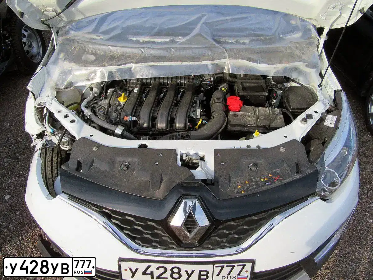 Фото автомобиля RENAULT KAPTUR, 2016 — госномер В014ТУ62. Цвет: Белый черный 