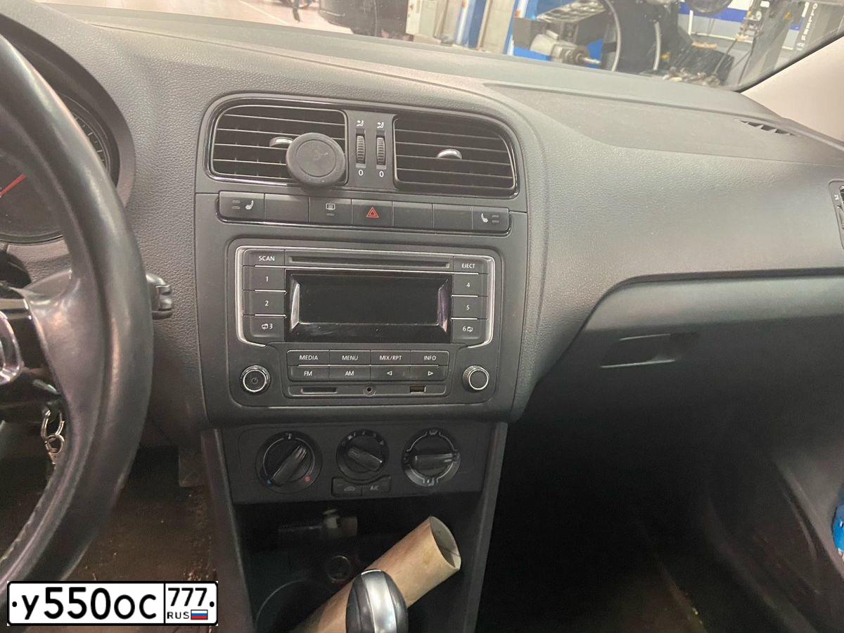 Фото автомобиля VOLKSWAGEN POLO, 2015 — госномер У550ОС777. Цвет: БЕЛЫЙ