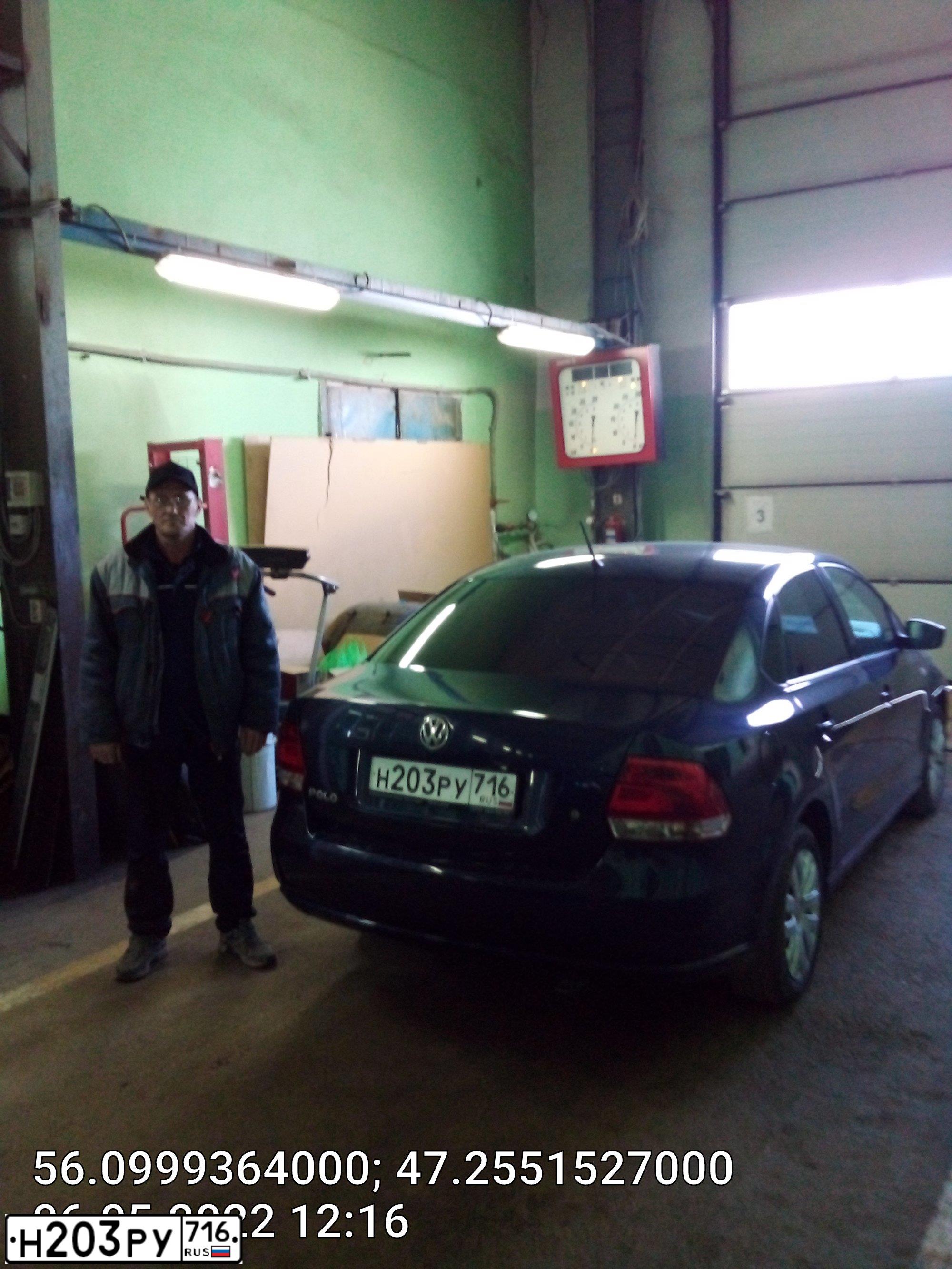 Фото автомобиля VOLKSWAGEN POLO, 2012 — госномер М440КС21. Цвет: синий