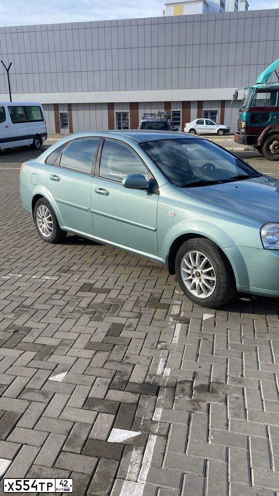 Фото автомобиля CHEVROLET LACETTI, 2008 — госномер Х554ТР42. Цвет: ЗЕЛЕНЫЙ