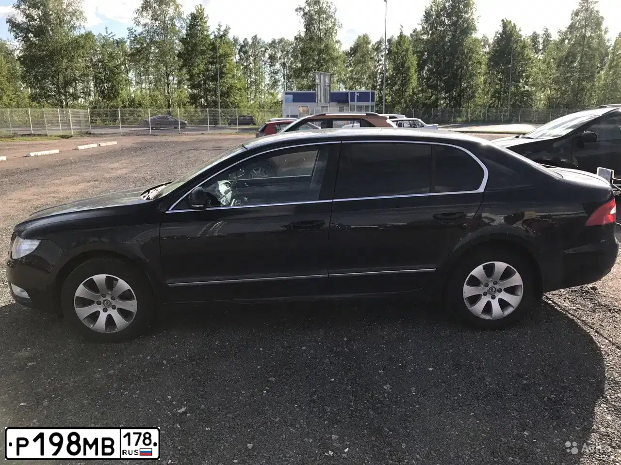 Фото автомобиля SKODA SUPERB, 2013 — госномер Р198МВ178. Цвет: ЧЕРНЫЙ