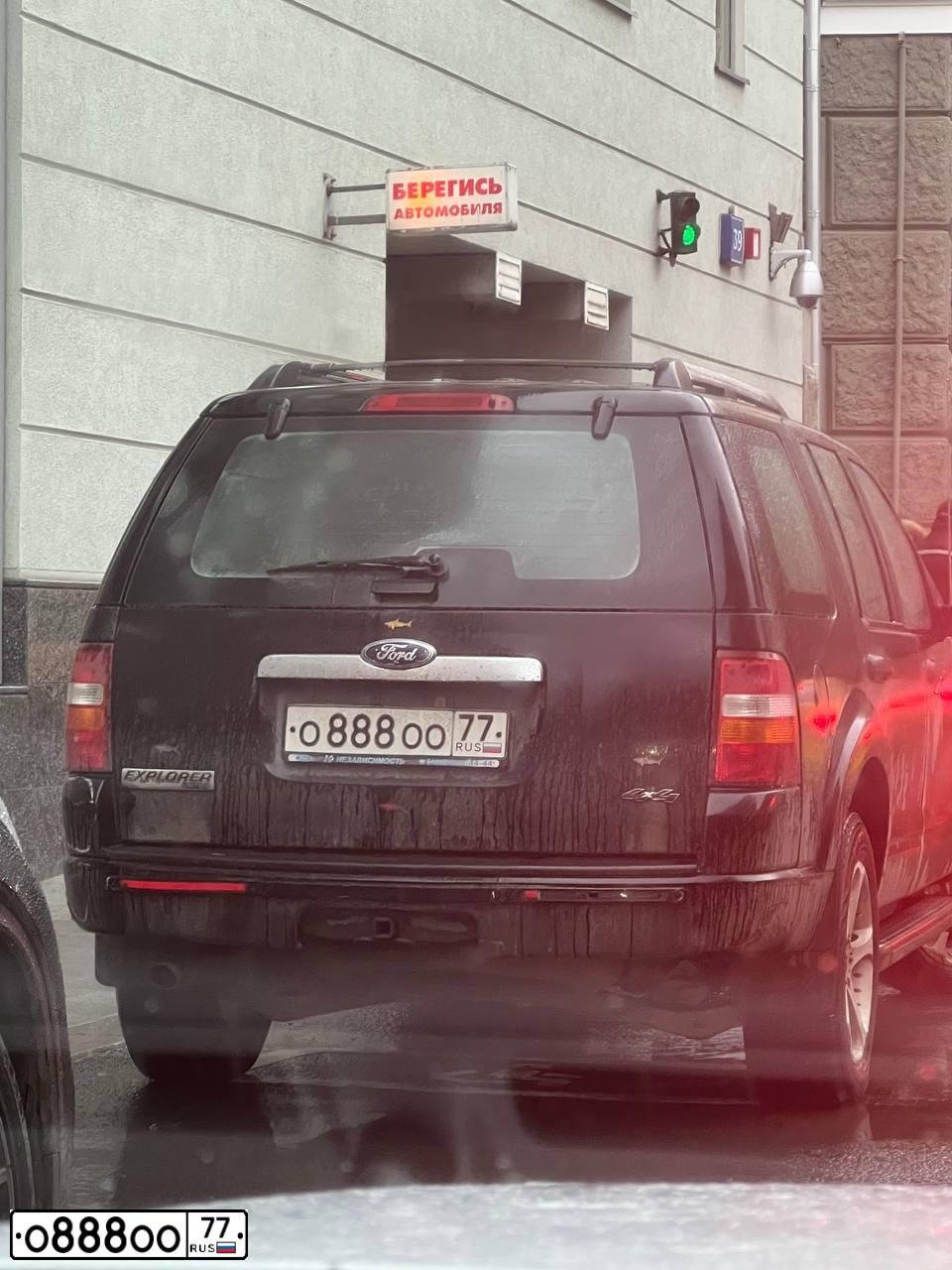 Фото автомобиля LADA 2121 NIVA, 2001 — госномер О888ОО77. Цвет: СИНЕ-ЗЕЛЕНЫЙ