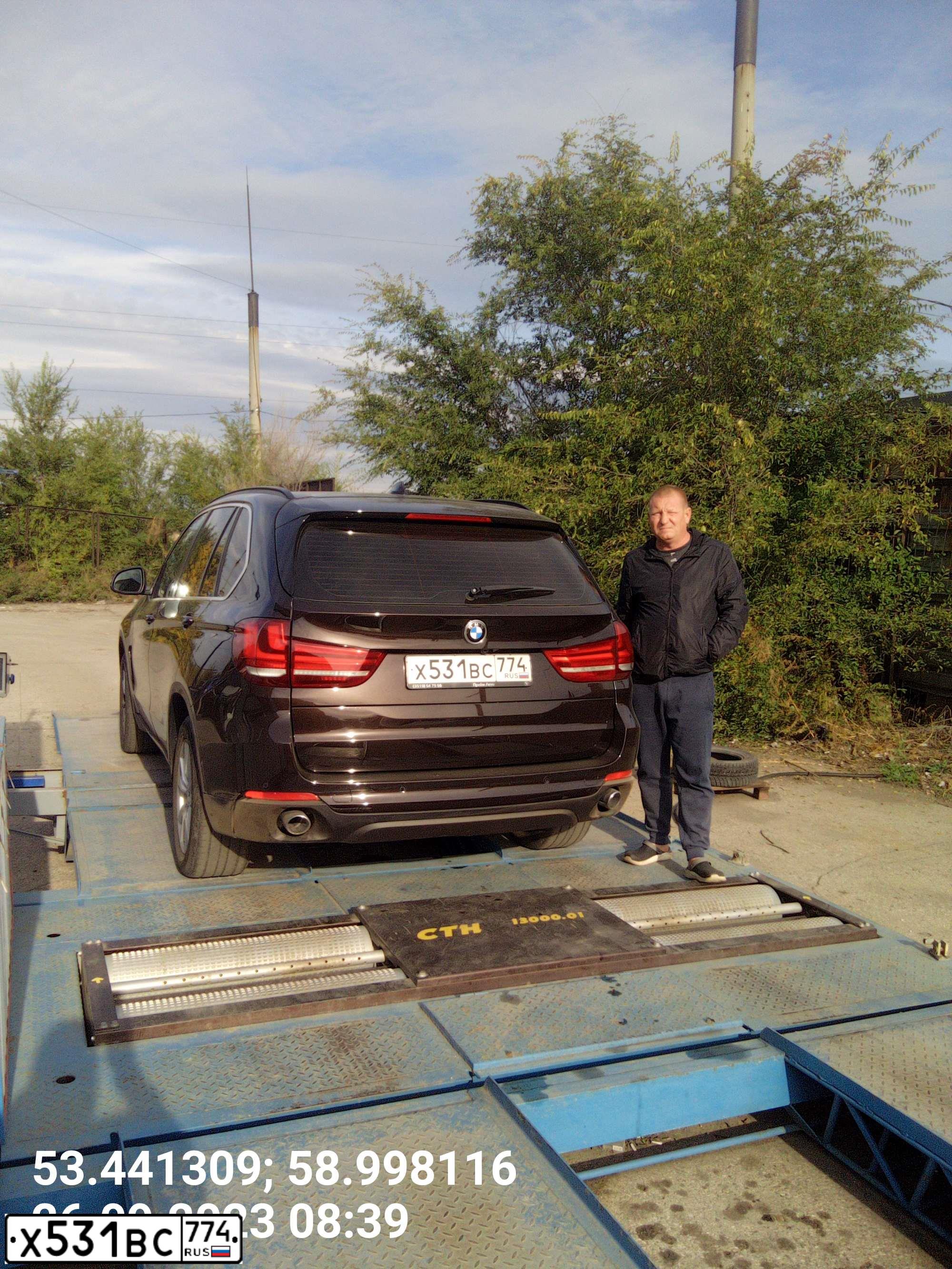 Фото автомобиля BMW X5, 2017 — госномер Х531ВС774. Цвет: Коричневый
