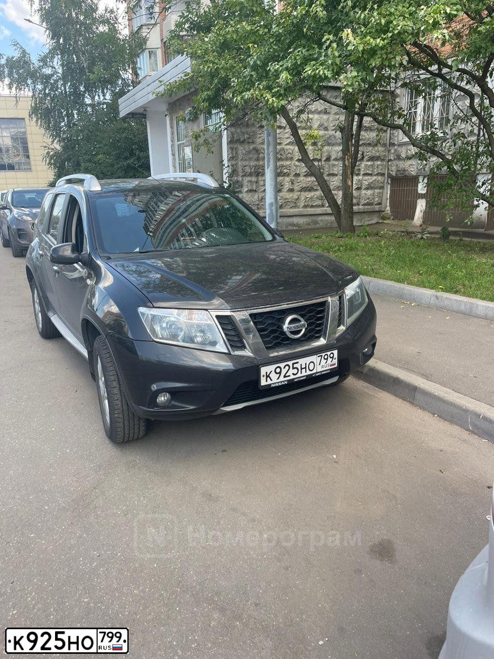 Фото автомобиля NISSAN TERRANO, 2019 — госномер К925НО799. Цвет: ЧЕРНЫЙ