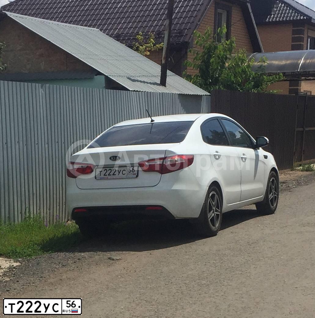 Фото автомобиля KIA RIO, 2012 — госномер Т800МА56. Цвет: Белый