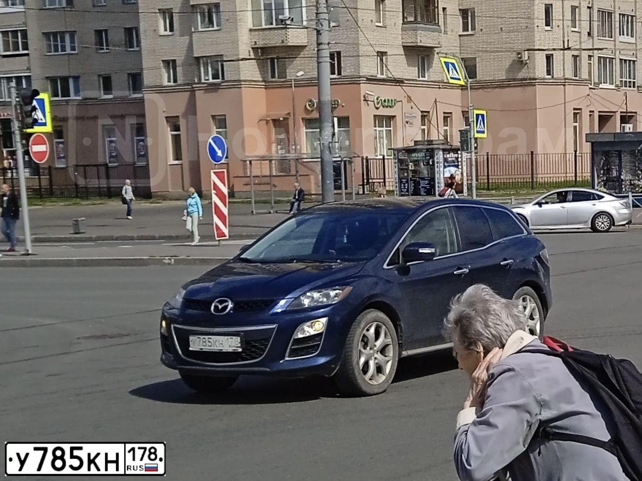 Фото автомобиля MAZDA CX-7, 2010 — госномер У785КН178. Цвет: ТЕМНО-СИНИЙ