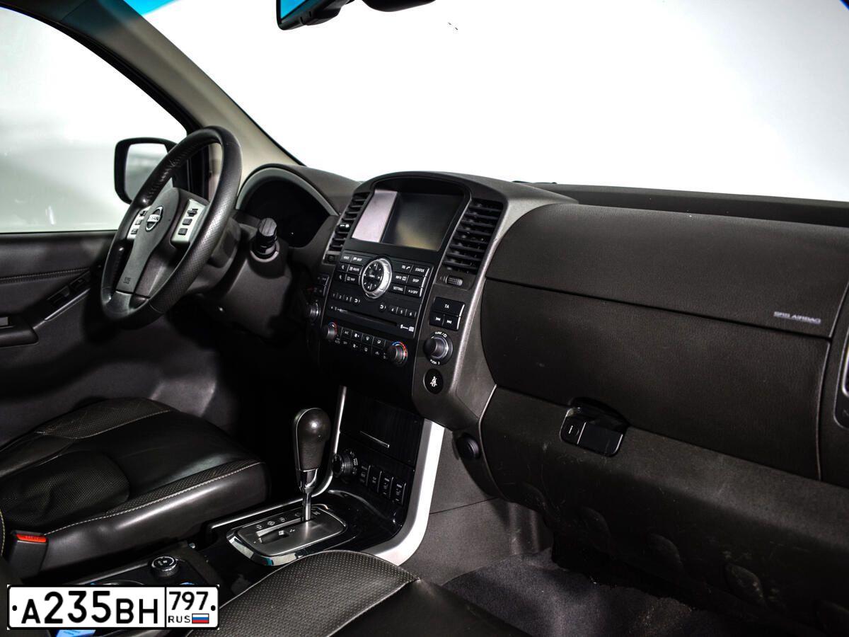 Фото автомобиля NISSAN PATHFINDER, 2013 — госномер М616РК67. Цвет: ЧЕРНЫЙ