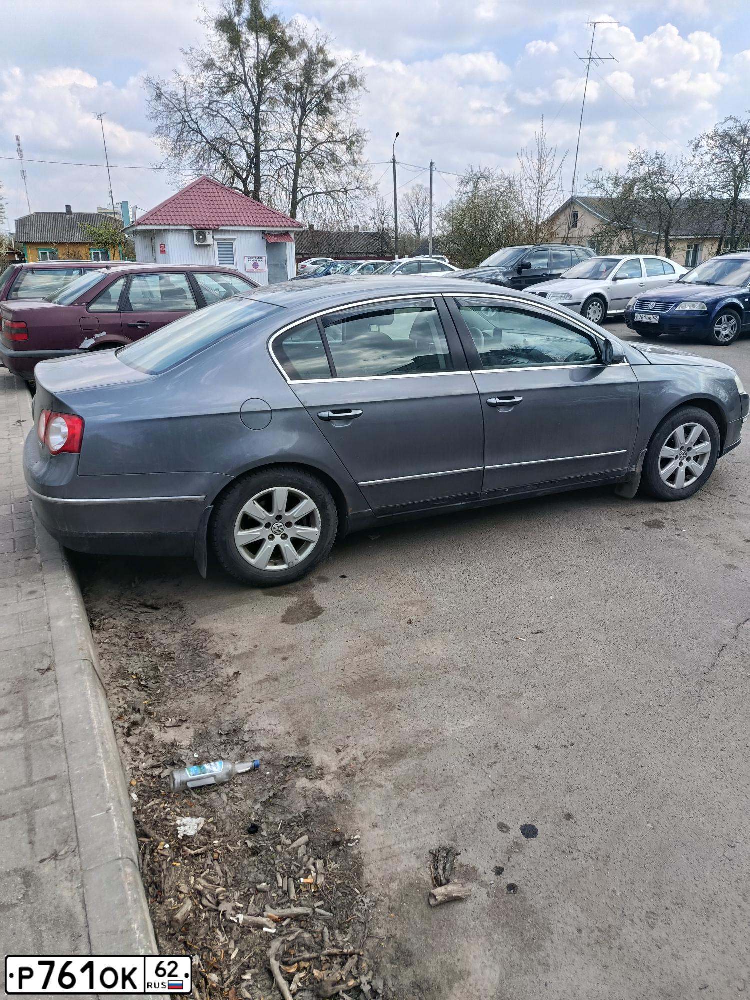 Фото автомобиля VOLKSWAGEN PASSAT, 2002 — госномер Р761ОК62. Цвет: СИНИЙ (ТЕМНО-СИНИЙ)