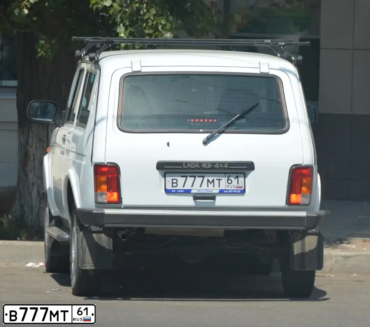 Фото автомобиля LADA 2121 NIVA, 2015 — госномер О923УА154. Цвет: БЕЛЫЙ ЯРКИЙ