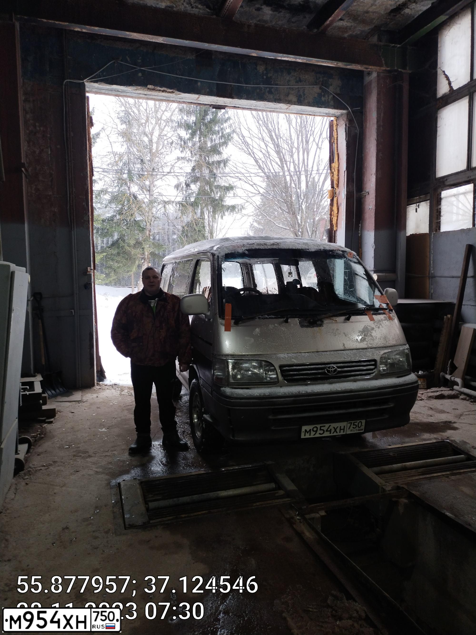 Фото автомобиля TOYOTA HIACE, 1989 — госномер В478ЕС550
