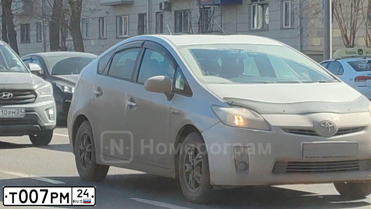 Фото автомобиля MAZDA CX-7, 2011 — госномер С924НУ124. Цвет: Красный
