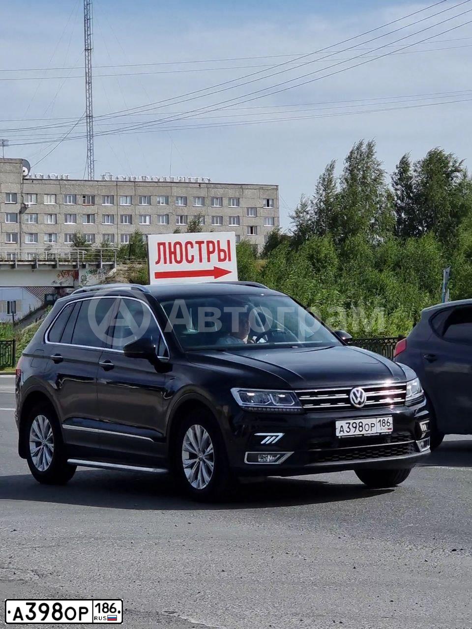 Фото автомобиля VOLKSWAGEN TIGUAN, 2017 — госномер А398ОР186. Цвет: ЧЕРНЫЙ
