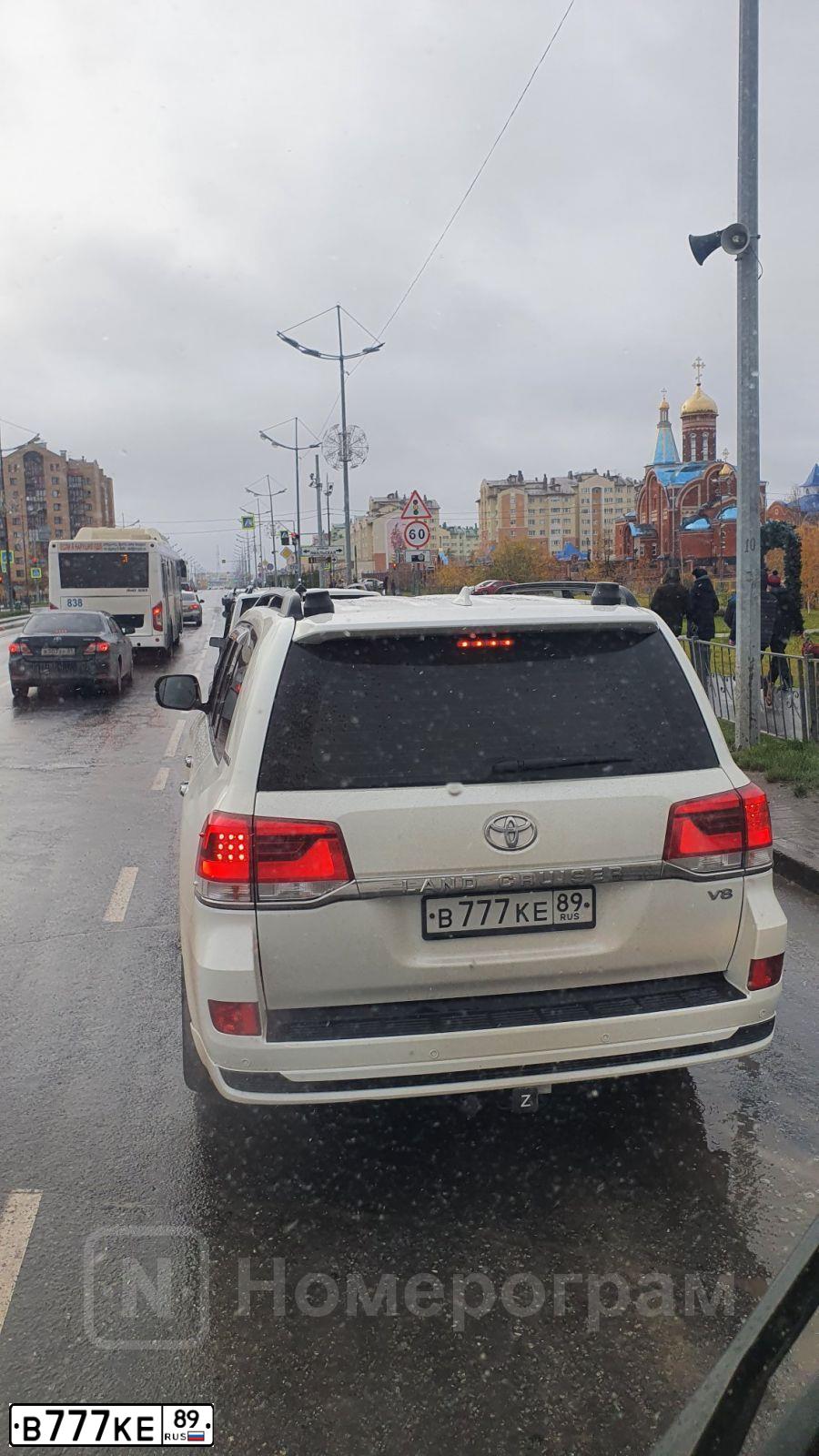Фото автомобиля TOYOTA LANDCRUISER 200, 2020 — госномер В777КЕ89. Цвет: Белый